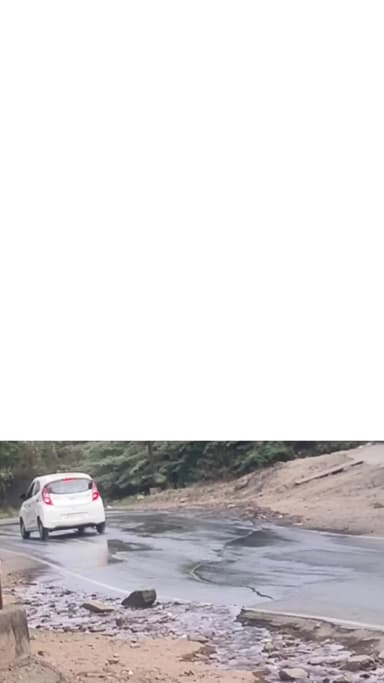 मन्दसौर,कोर्ट रोड़, पर पाईप लाईन फूट जाने के कारण पानी पूरी सड़क पर बह रहा है,#मंदसौर#समाचार #ब्रेकिंग @गब्बू