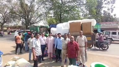 ଆଠମଲ୍ଲିକ: ବେଆଇନ୍ ପଲିଥିନ୍ କଟକଣା ନେଇ ସହରର ବିଭିନ୍ନ ସ୍ଥାନରେ ଚଢାଉ; ଲକ୍ଷାଧିକ ଟଙ୍କାର ପଲିଥିନ୍ ଜବତ