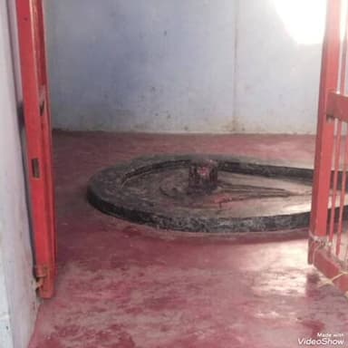 सूर्यपुरा: सूर्यपुरा बड़ा तालाब स्थित बहुरहवा शिव मंदिर से चोरों ने नंदी की मूर्ति चुरा ली