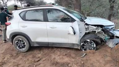 लूनकरनसर: लूणकरणसर में एनएच-62 पर कार दुर्घटनाग्रस्त, चालक घायल, अस्पताल भेजा गया