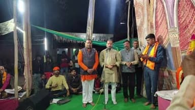 नौगांव: सरसेड धाम में रामलीला के धनुष यज्ञ में हरपालपुर नगर पालिका अध्यक्ष अमित अग्रवाल पहुंचे!