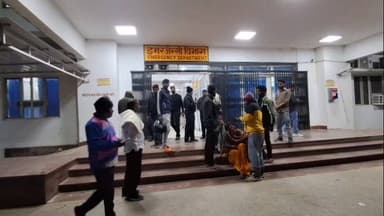 ज़मानिया: सहेड़ी के पास एक दर्दनाक सड़क हादसा, तेज रफ्तार ब्रेजा कार ने बाइक सवार दो युवकों को रौंदा, एक की मौत, एक गंभीर घायल