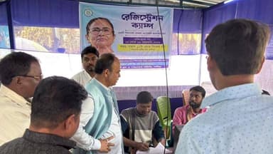 চাকদা: বুধবার হরিণঘাটা এবং চাকদা ব্লকে যুবসাথী ও লক্ষ্মীর ভান্ডারের ফর্ম ফিলাপ পরিদর্শনে নদীয়া দক্ষিণ জেলা তৃণমূল সভাপতি