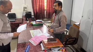 मुंगावली: मुंगावली में कलेक्टर का औचक निरीक्षण, बोर्ड परीक्षा से लोक सेवा केंद्र तक की व्यवस्थाओं का जायजा लिया