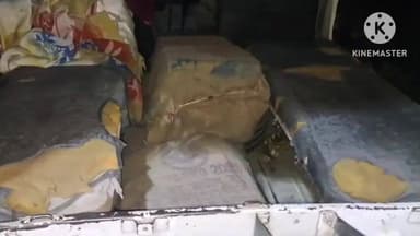 बगहा: बगहा में पुलिस ने तीन लोगों को अंग्रेजी शराब के साथ गिरफ्तार किया