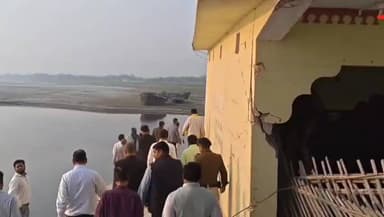 बेलदौर: डीएम ने पचाठ नवटोलिया एवं दुर्गा स्थान मंदिर डुमरी के कटाव स्थल का जायजा लिया, निर्देश दिए