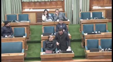 पालमपुर: विपिन सिंह परमार ने कांग्रेस पर किया तीखा हमला, कहा- 'सदन की गरिमा से खिलवाड़ बर्दाश्त नहीं'