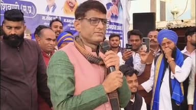 कोलारस: कोलारस में दामोदर यादव ने कहा- 28 साल का लड़का आखंड और पाखंड की दुकान खोले बैठा है, जनता डरो मत