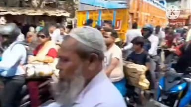 মগরাহাট ১: উস্তি বাজারে যানজটের কারণে নাজেহাল পরিস্থিতি এলাকার যানবাহন চালক থেকে শুরু করে এলাকাবাসীদের