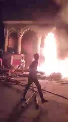 📍नागरा चौक के पास मंदिर में भीषण आग!
⚡ सोशल मीडिया पर तेजी से वायरल हो रहा वीडियो