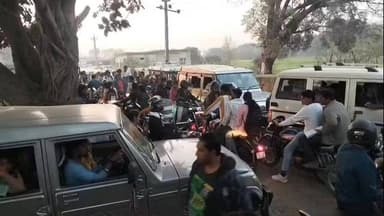 गोपालगंज - हथुआ में मैट्रिक परीक्षा के दूसरी पाली का एग्जाम खत्म होने के बाद लगा महाजाम 🙄
#exam #hathua #halchal #gopal...