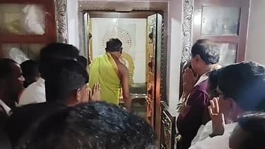 రాయికల్: శ్రీ రాజరాజేశ్వర ఆలయంలో స్వామి అమ్మవార్ల రథోత్సవం శోభాయాత్రలో పాల్గొన్న ఎమ్మెల్యే సంజయ్ కుమార్