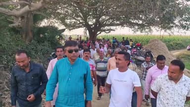 তেহট্ট ২: পলাশীপাড়া বিধানসভায় মানিক ভট্টাচার্যকে ঘিরে বিক্ষোভ, উঠলো চোর স্লোগান, বিড়ম্বনায় তৃণমূল কংগ্রেস