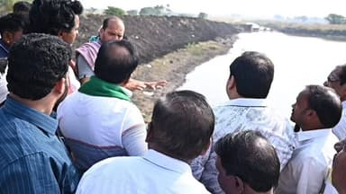 ನವಲಗುಂದ: ನವಲಗುಂದ ತಾಲೂಕಿನ ಗುಡಿಸಾಗರ ಗ್ರಾಮದ ಕೆರೆ ಅಭಿವೃದ್ಧಿ ಕಾಮಗಾರಿ ಪರಿಶೀಲನೆ ನಡೆಸಿದ ಶಾಸಕ ಎನ್ ಎಚ್ ಕೋನರಡ್ಡಿ