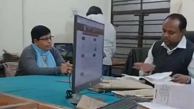 सहजनवा: अपर आयुक्त ने सहजनवा तहसील का निरीक्षण किया, लंबित मुकदमों के निस्तारण हेतु दिए सख्त निर्देश