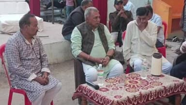 नौगांव: हरपालपुर: गल्लामंडी के शिवमंदिर में शिव पार्वती विवाह के बाद भंडारे में शामिल हुए पूर्व मंत्री