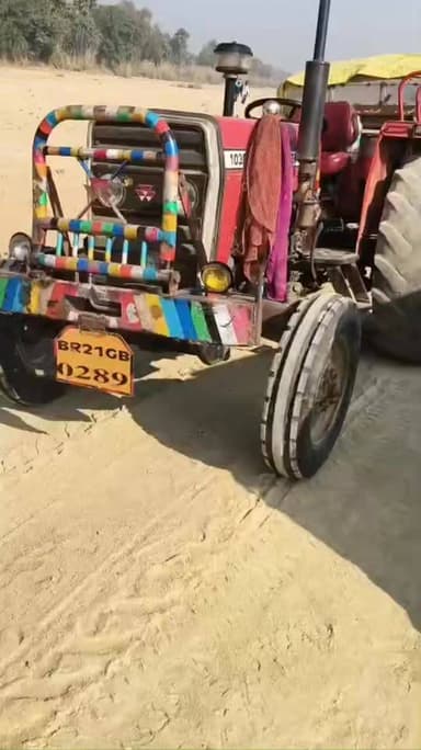 चाकन्द थाने की पुलिस एवं खनन विभाग ने कार्र/वाई करते हुए अ/वै/ध खनन के खिलाफ 10 ट्रैक्टर को किया जब्त.
#belaganj