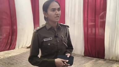 શહેરા: શહેરા પોલીસ મથકના PSI પી.એસ.પારગી એ પોલીસ મથકે મળેલ સામાજીક આગેવાનોની બેઠક અંગે માહિતી આપી