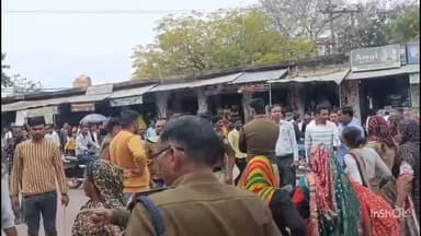 बस स्टैंड पर अवैध रूप से लगे अतिक्रमण को हटाया सब्जी के ठेले चाटके ठेले फल विक्रेताओं ने किया भारी विरोध की गई कार्रवाई