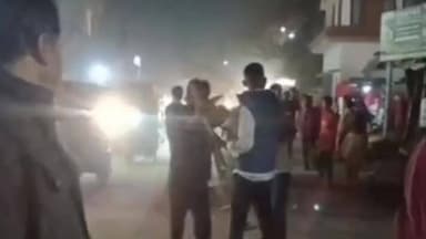 मुगलसराय: सपा कार्यालय के बाहर बवाल, मुगलसराय में मारपीट का वीडियो सोशल मीडिया पर हुआ वायरल