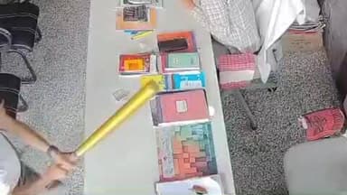 पिंडवाड़ा: पिंडवाड़ा शहर के मंगल कलश चौराहे के पास दुकान में घुसकर एक डॉक्टर ने दुकानदार पर लाठी से किया ताबड़तोड़ हमला