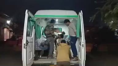 राठ: बिजली पावर हॉउस के पास तेज रफ्तार दो मोटरसाइकिलों के बीच हुई भीषण भिड़ंत, दो युवक गंभीर रूप से घायल, किया गया रेफर