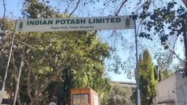 તાલાળા: સુગર ફેક્ટરી સામે ખેડૂતોનો વિરોધ પ્રદર્શન શેરડી કટાઇમા વિલંબ થતા ખેડૂતોમા રોષ ફેલાયો ખેડૂતે આપી પ્રતીક્રીયા