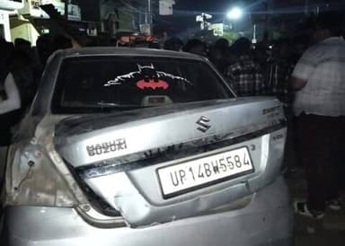 फरीदपुर: बीसलपुर रोड पर हुआ जबरदस्त हादसा, अनियंत्रित कार ने टकराई ट्रैक्टर ट्राली से