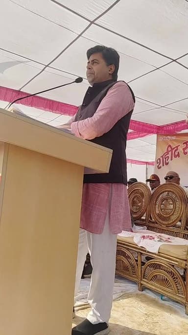 पाली में रखी शहीद स्मारक की नींव