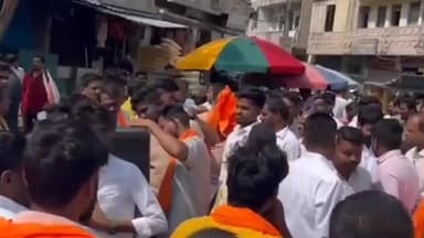 ಗಂಗಾವತಿ: ನಗರದಲ್ಲಿ ನೈತಿಕ ಪೊಲೀಸ್ ಗಿರಿ ಖಂಡಿಸಿ ಹಿಂದು ಜಾಗರಣ ವೇದಿಕೆಯಿಂದ ಸಂಗಮೇಶ ಸುಗ್ರೀವ ನೇತೃತ್ವದಲ್ಲಿ ಬೃಹತ್ ಪ್ರತಿಭಟನೆ