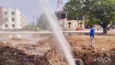 కాకతీయ యూనివర్సిటీ వద్ద తాగునీటి పైపు లీకేజీ ,వృధాగా పోతున్న తాగునీరు
