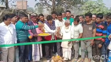 হরিশ্চন্দ্রপুর ১: নির্বাচনের আগে রাস্তার দাবী পূরণ বহর গ্রামের বাসিন্দাদের,হল শিল্যানাস