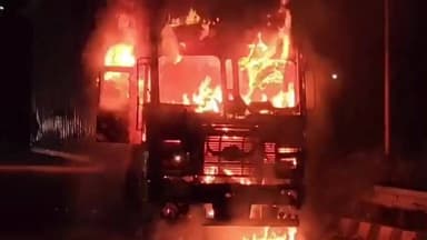 આણંદ: આણંદ એક્સપ્રેસ હાઈવેથી બહાર નીકળતા ભાલેજ તરફના રોડ ઉપર કન્ટેનરમાં આગની ઘટના