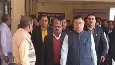 तमकुही राज: तमकुहीराज तहसील में भ्रष्टाचार के आरोप, बार संघ ने अपर आयुक्त को सौंपा ज्ञापन