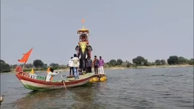 माढा: कौठाळी येथे नदीमध्ये साकारण्यात आली छत्रपती शिवाजी महाराजांची हत्तीवर बसलेली प्रतिकृती