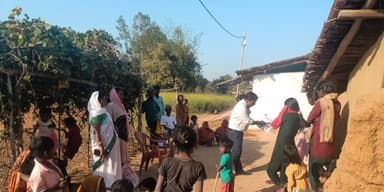 डंडई: संवाद से टूटी हिचकिचाहट: बैगा टोला में एमडीए अभियान सफल, सभी ग्रामीणों ने दवा का सेवन किया