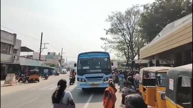 வாணியம்பாடி: பெருமாள்பேட்டை பகுதியில் அரசு பேருந்து பழுதடைந்து சாலையில் நின்றதால் பயணிகள் அவதி