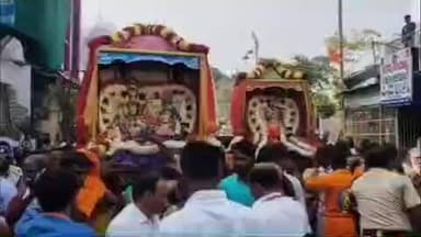 పట్టణంలో స్వామి అమ్మవార్ల గిరి ప్రదక్షణ అత్యంత వైభవంగా నిర్వహించారు