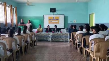 खातेगांव: खातेगांव में विधिक साक्षरता शिविर में बच्चों को नशे से दूर रहने की सलाह दी गई