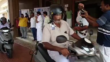 நாமக்கல்: ஆட்சியர் அலுவலகத்தில் 201 மாற்றுத்திறனாளிகளுக்கு ரூ. 1.17 கோடி மதிப்பீட்டில் உதவி உபகரணங்களை எம்.பி ராஜேஷ்குமார் வழங்கினார்