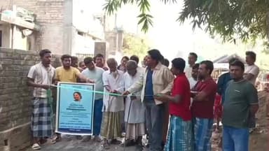 নওদা: ছাতুমারা চুকাপাড়ায় ঢালাই রাস্তার শুভ উদ্বোধন করেন ব্লক তৃণমূল সভাপতি