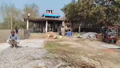 कौंच: पहाड़गांव रोड पर श्मशान निर्माण में अनियमितता का आरोप, एसडीएम से शिकायत, स्थानीय लोगों ने गुणवत्ता पर उठाए सवाल