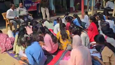 सिमरी बख्तियारपुर: बिहार: बनमा ईटहरी थाना परिसर में नशा मुक्ति प्रतियोगिता का आयोजन, 13 छात्राएं हुईं पुरस्कृत