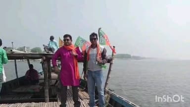 মানিকচক: গঙ্গা নদীর পাড়ের বিচ্ছিন্ন নারায়নপুর চড়ে গৃহ সম্পর্ক কর্মসূচি বিজেপি নেতৃত্বের