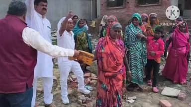 थरथरी: पत्नी की पुण्यतिथि पर समाजसेवी धनंजय कुमार ने ज़रूरतमंदों को साड़ियाँ वितरित कीं