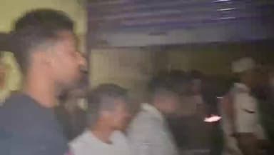 বিহপুৰীয়া: ২ নং আহমেদপুৰ গাঁৱত ড্ৰাগছ ক্ৰয় কৰিবলৈ যোৱা দুই যুৱকক ৰাইজে আটক কৰি ছমজালে বঙালমৰা আৰক্ষীক