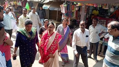 গড়বেতা ১: গড়বেতার আমলাগোড়া বাজারে আনুষ্ঠানিকভাবে ব্যবসায়ীদের পুনর্বাসনের চাবি তুলে দিলেন বিধায়ক