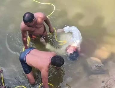 భిక్కనూర్: చెరువులో పడి వ్యక్తిమృతి పోలీసులకు సమాచారం అందించినస్థానికులు, పోస్టుమార్టం నిమిత్తం కామారెడ్డి ఏరియా ఆసుపత్రికి తరలింపు