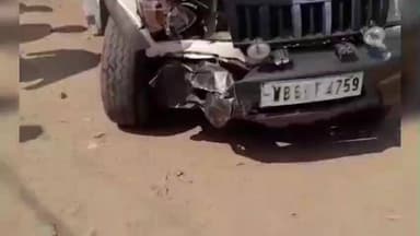 গঙ্গারামপুর: গঙ্গারামপুরে নিয়ন্ত্রণ হারিয়ে ডিভাইডারে উঠে বিদ্যুতের খুঁটিতে বোলেরোর ধাক্কা