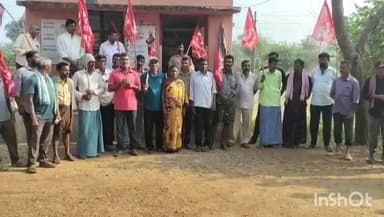 ఇల్లందు: లో-వోల్టేజ్ సమస్య పరిష్కరించాలని కోరుతూ సిపిఐ (ఎంఎల్)న్యూ డెమోక్రసీ(మాస్ లైన్)ఆధ్వర్యంలో కొమరారం సబ్స్టేషన్ వద్ద ఆందోళన